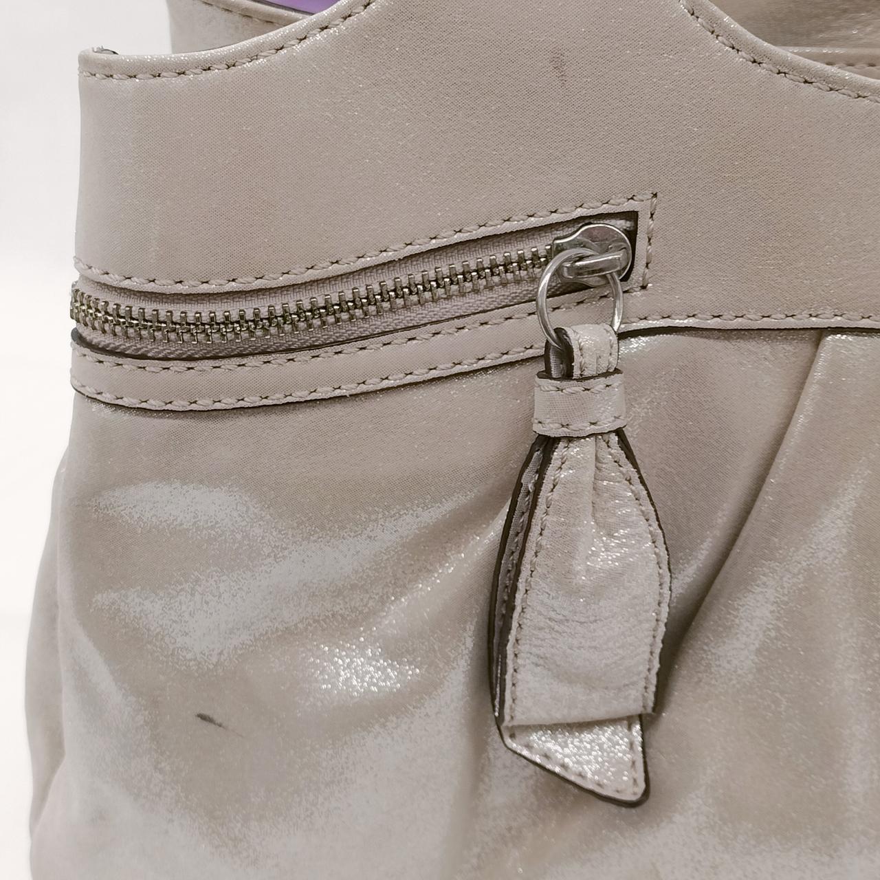 染み、汚れ等が有ります。