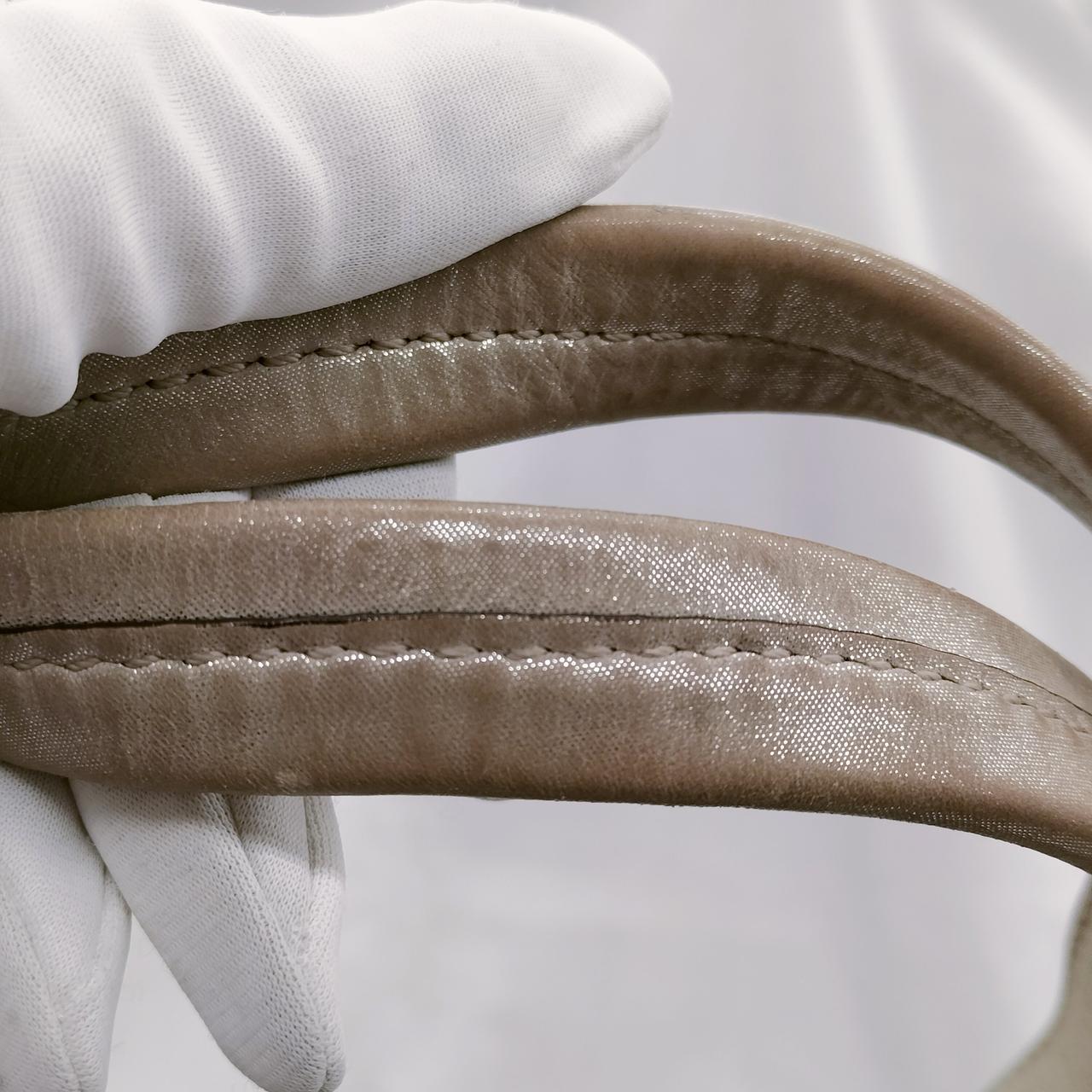 裏側部分も、染み、汚れ等が有ります。