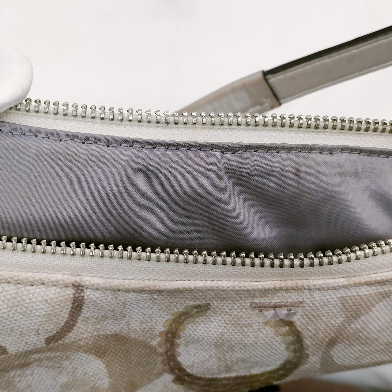 内側→縁取り部分染み、汚れが有ります。