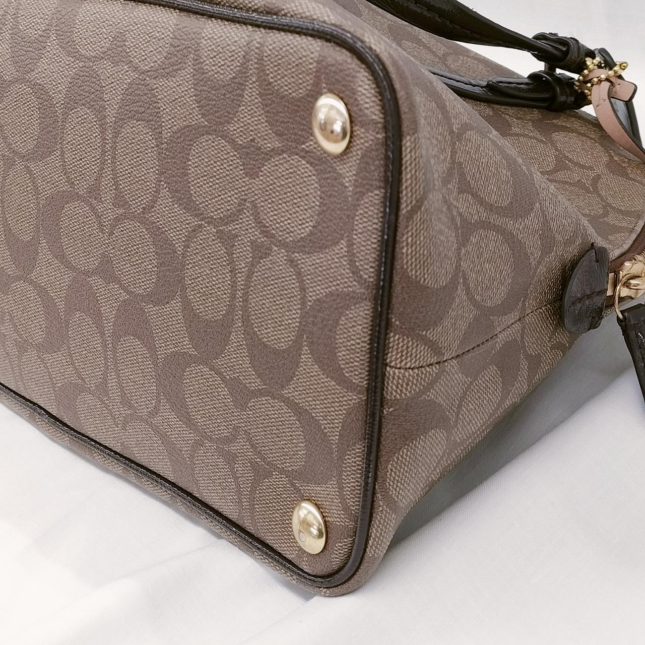 金具の色剥げ有ります