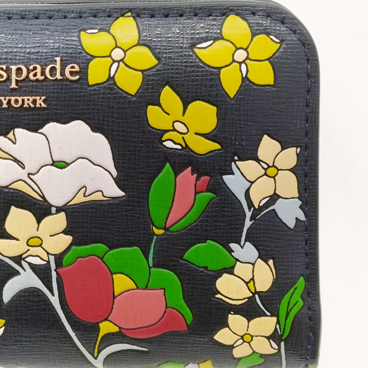 KATE SPADE|モーガン フラワー ベッド エンボス コンパクト ウォレット