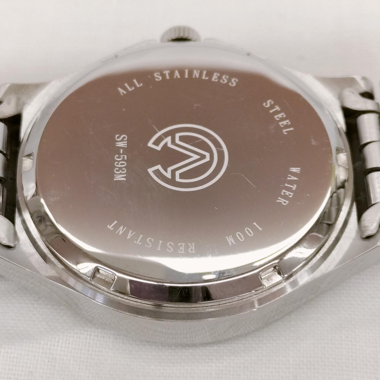 裏蓋の状態です。