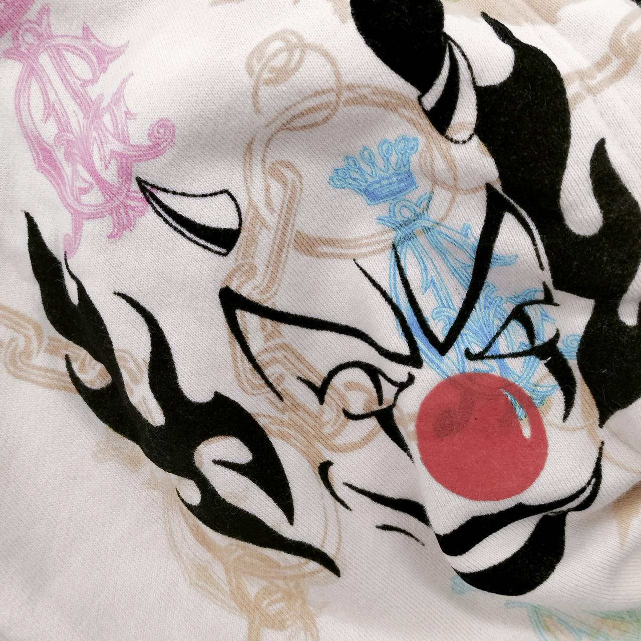 フード部分にもピエロのプリント有り