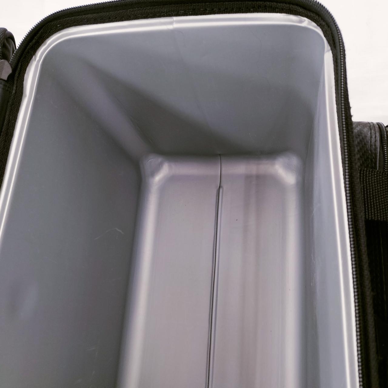 内側は細かなキズ・シミがございます。