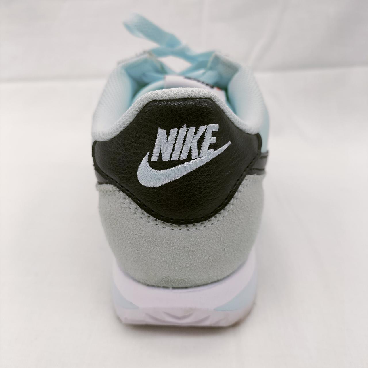 右足　かかと側