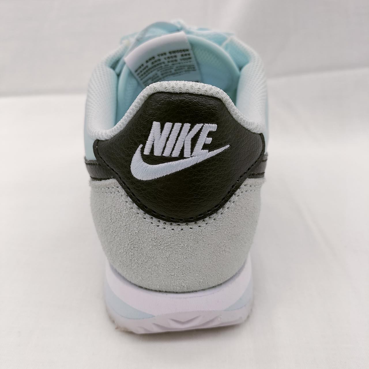 左足　かかと側