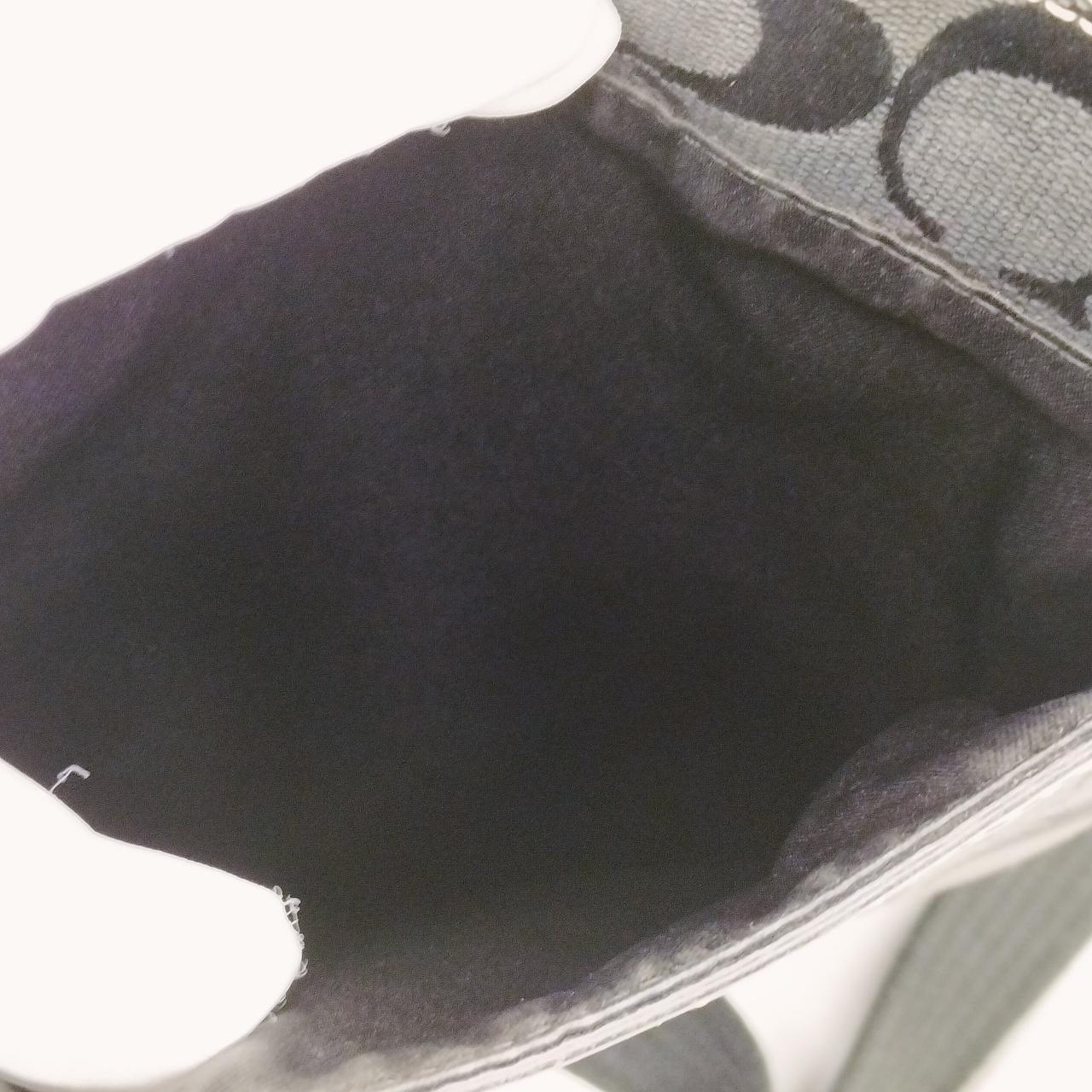 外ポケットの状態です。縁取り部分汚れ有り