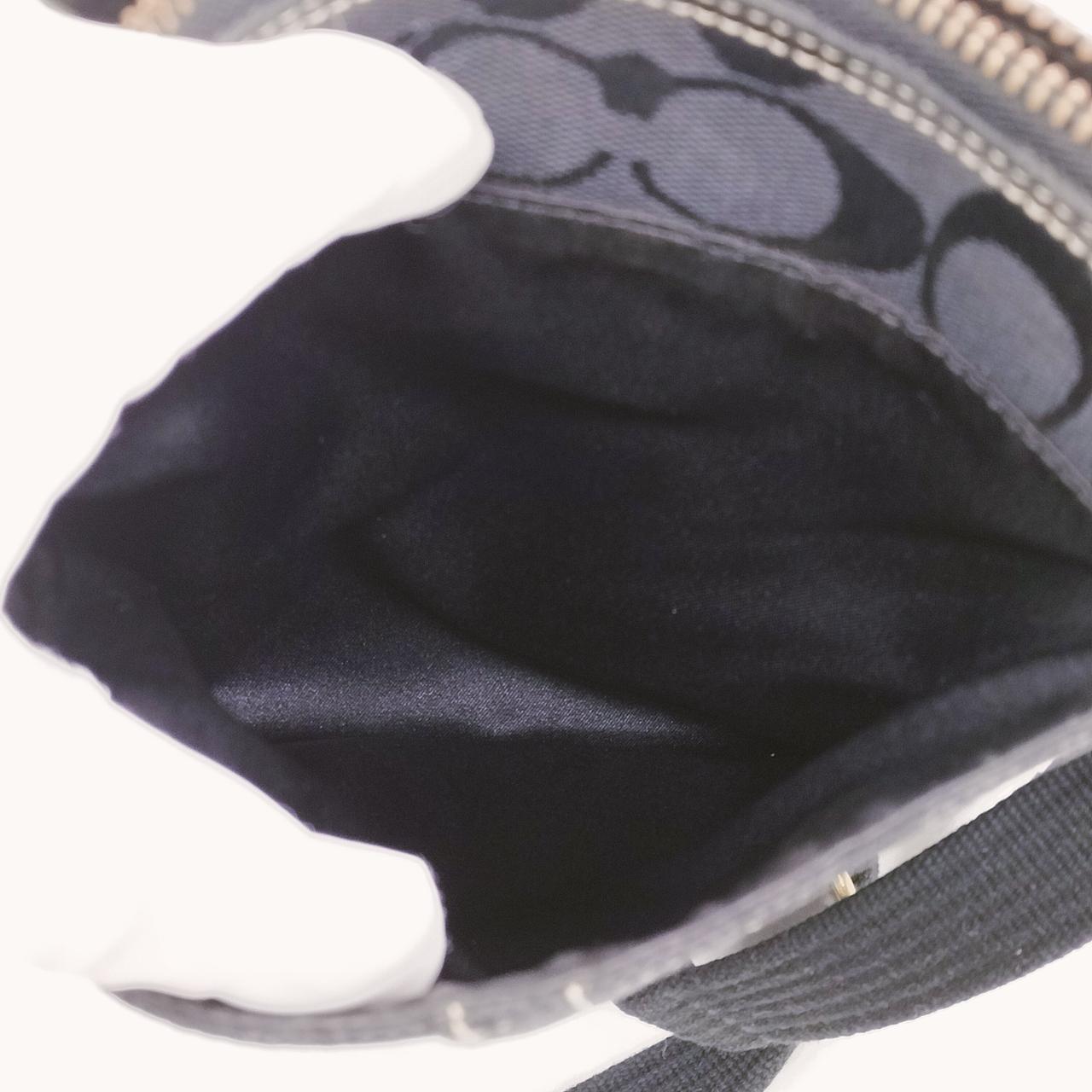 外ポケットの状態です。縁取り部分汚れ有り