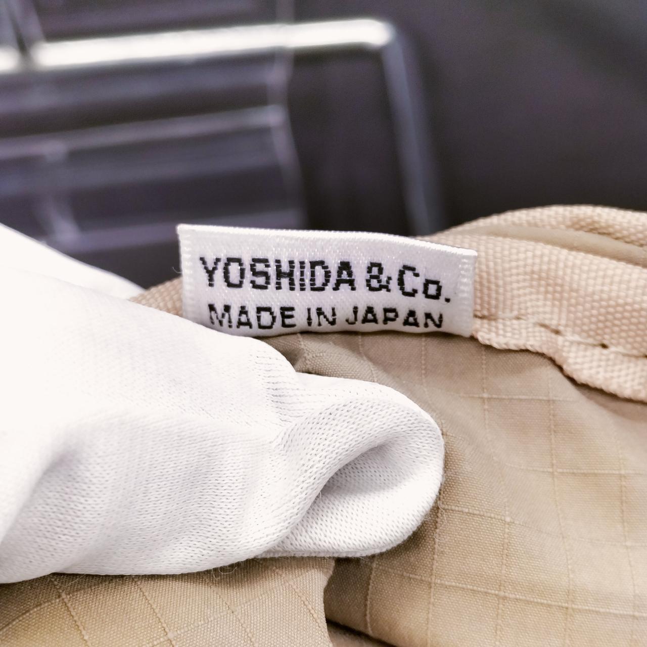 裏面も、同じ刺繍です。