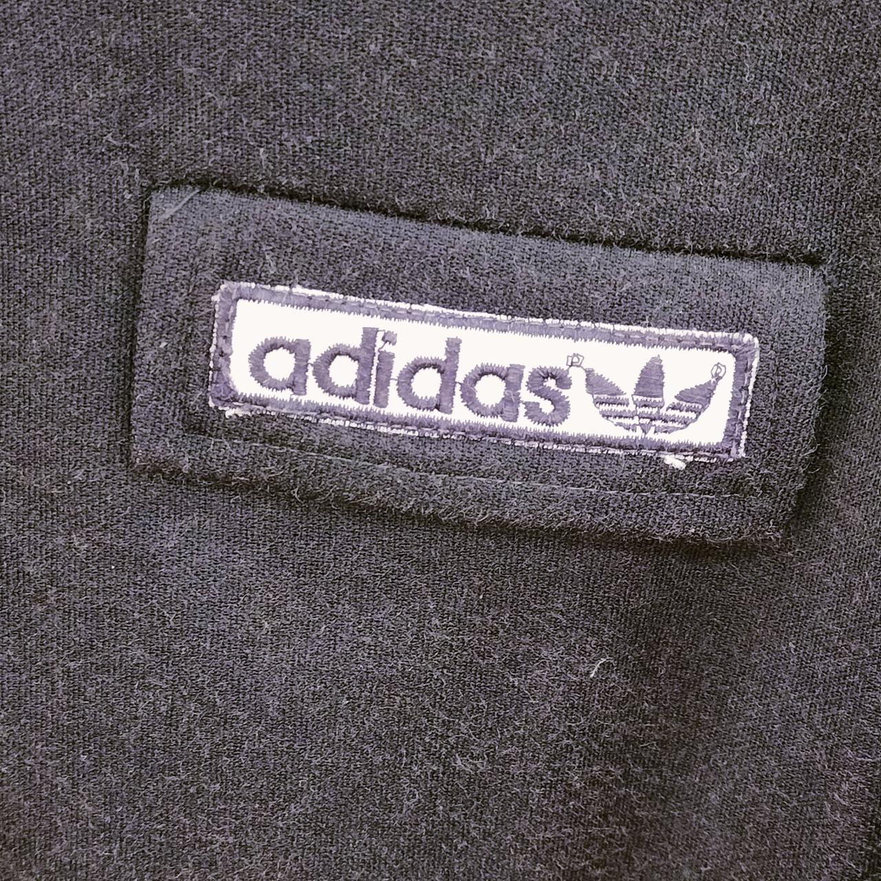 adidasロゴ刺繍入り