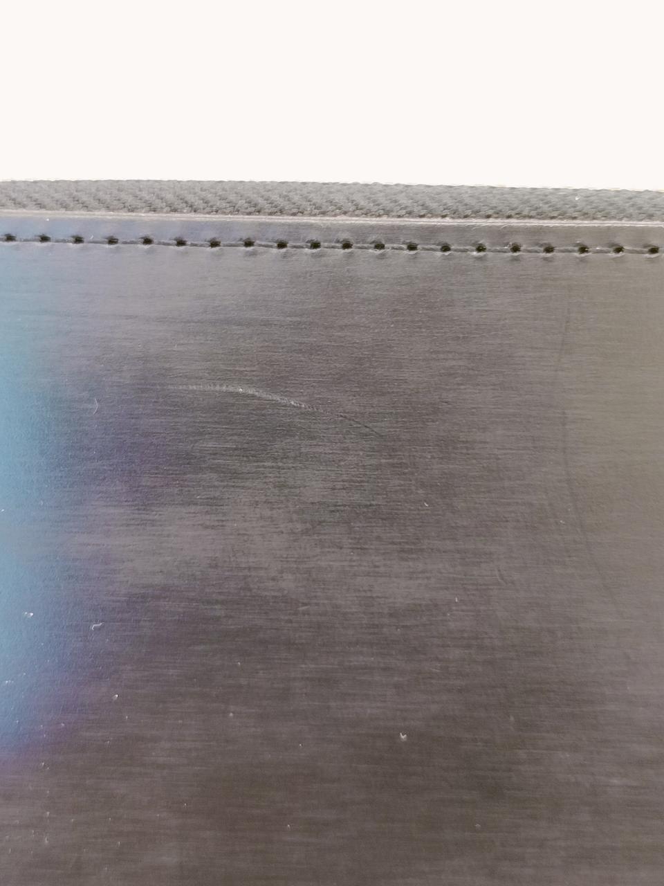 キズが有ります。