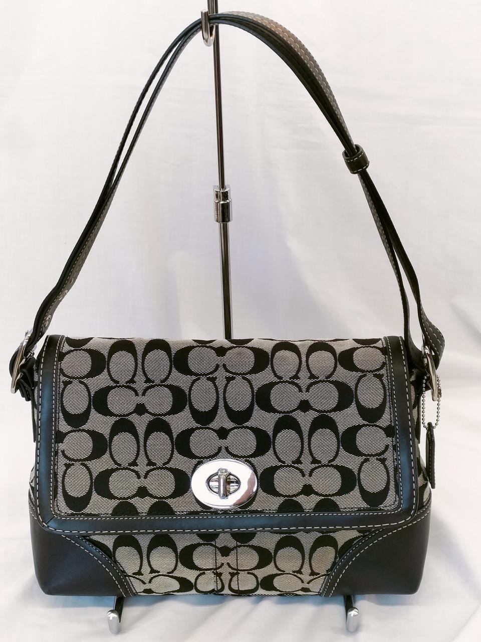 COACHシグネチャーショルダーバッグ