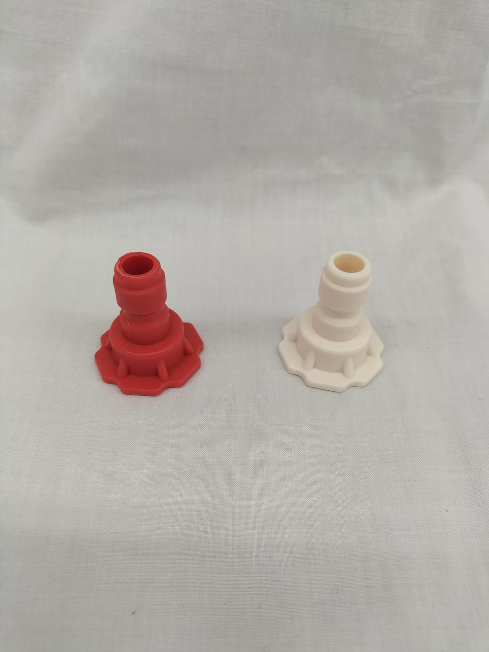 先端アタッチメント（白∶拡散、赤∶直噴)