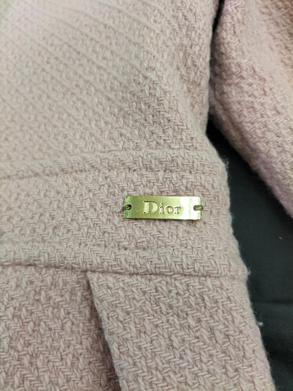 ウエスト左側にプレート有り