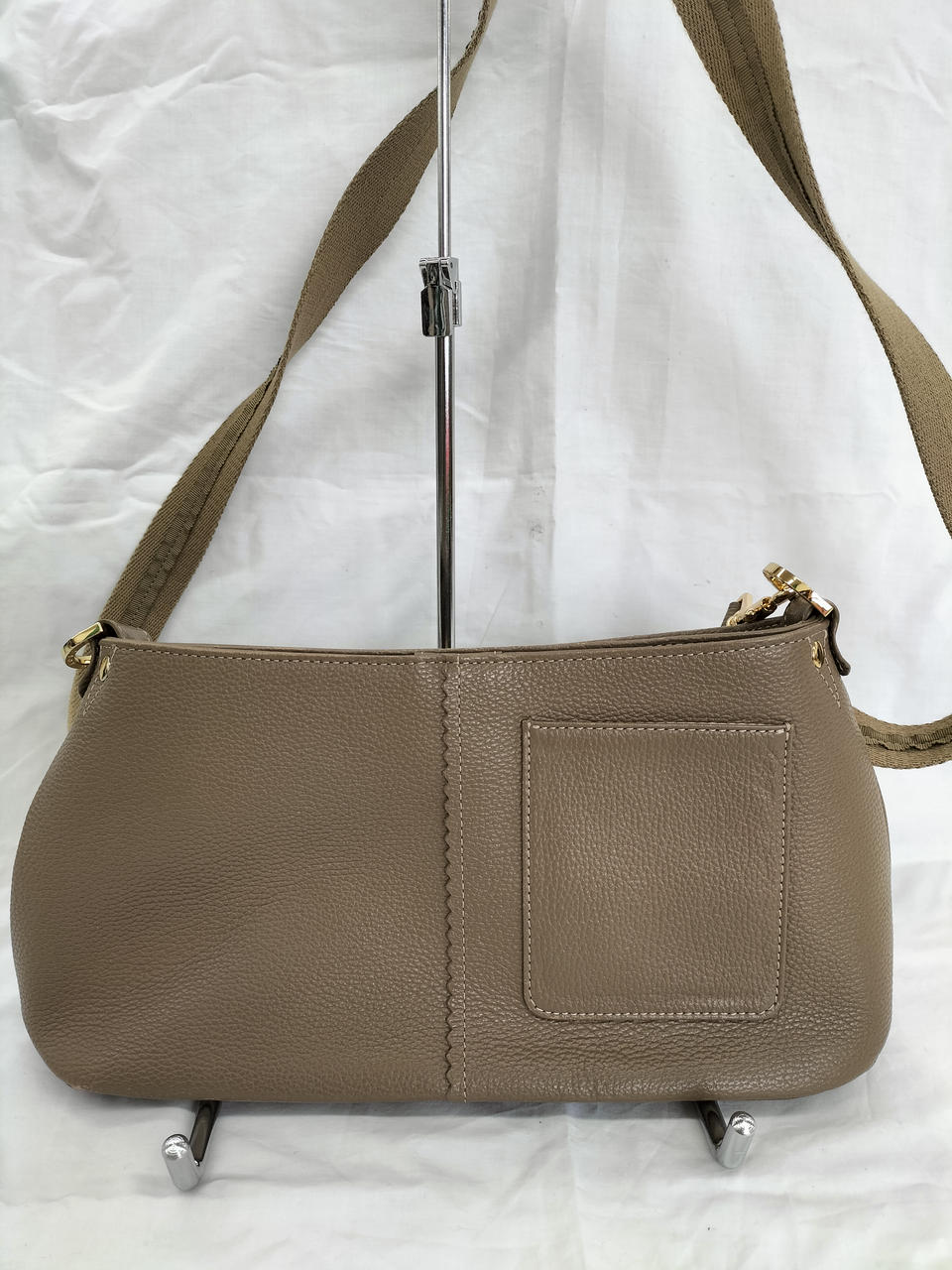 裏面に小さいポケット有ります