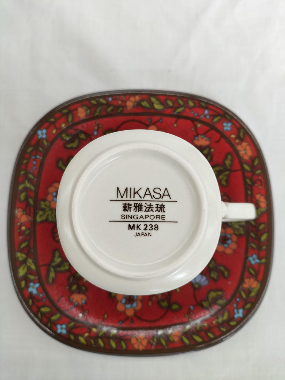 薪稚法瑠 SINGAPORE
底面