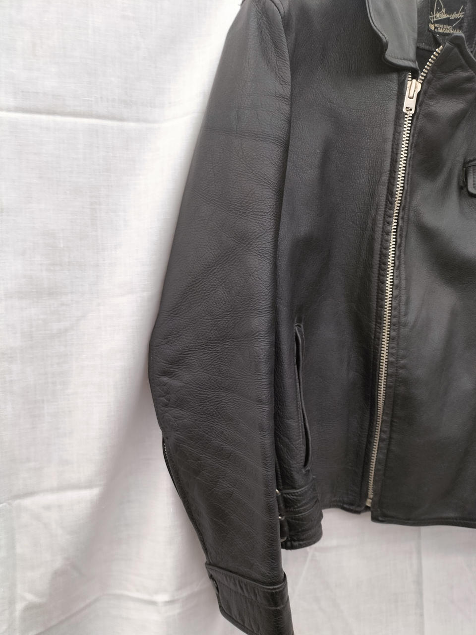 風よけフラップに少し白い斑点有ります