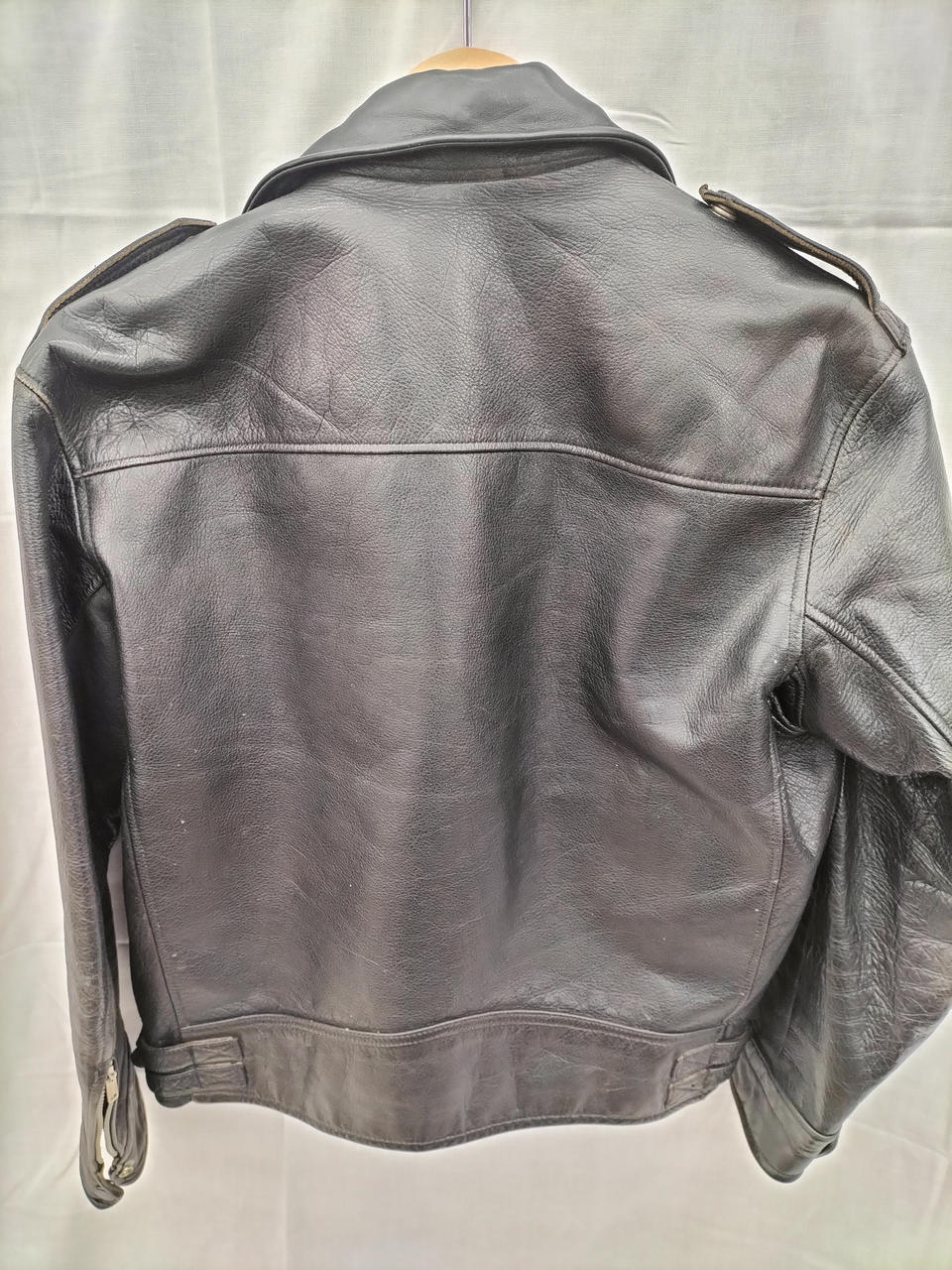 左半分側等にポツポツと白い斑点有ります