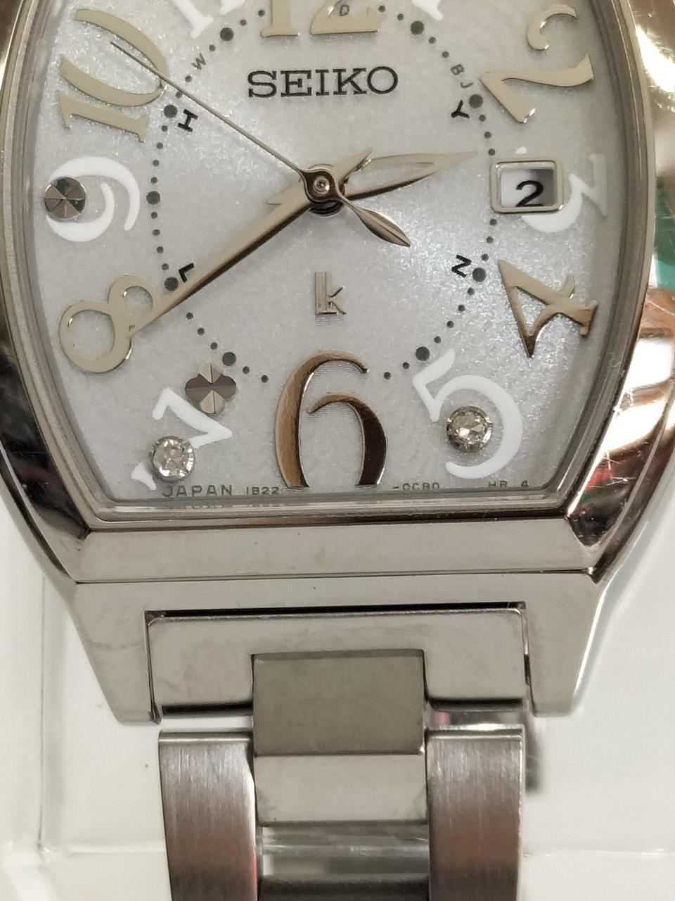 ベゼル、細かいキズあります