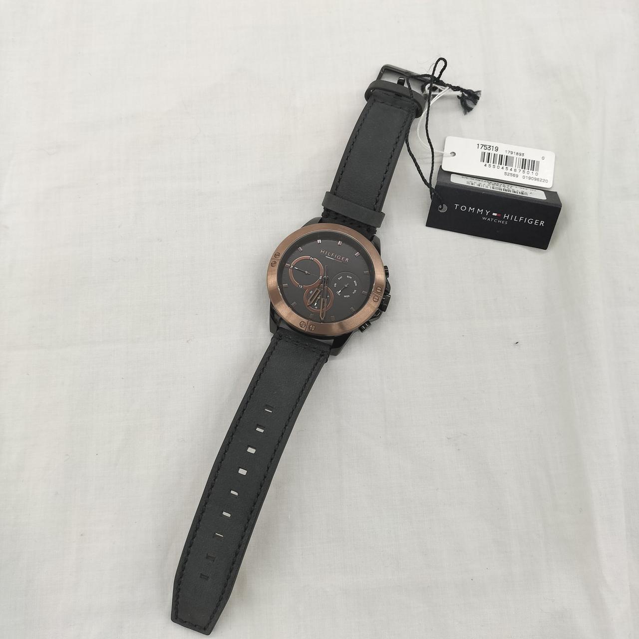 レザー素材のベルトの状態も綺麗です