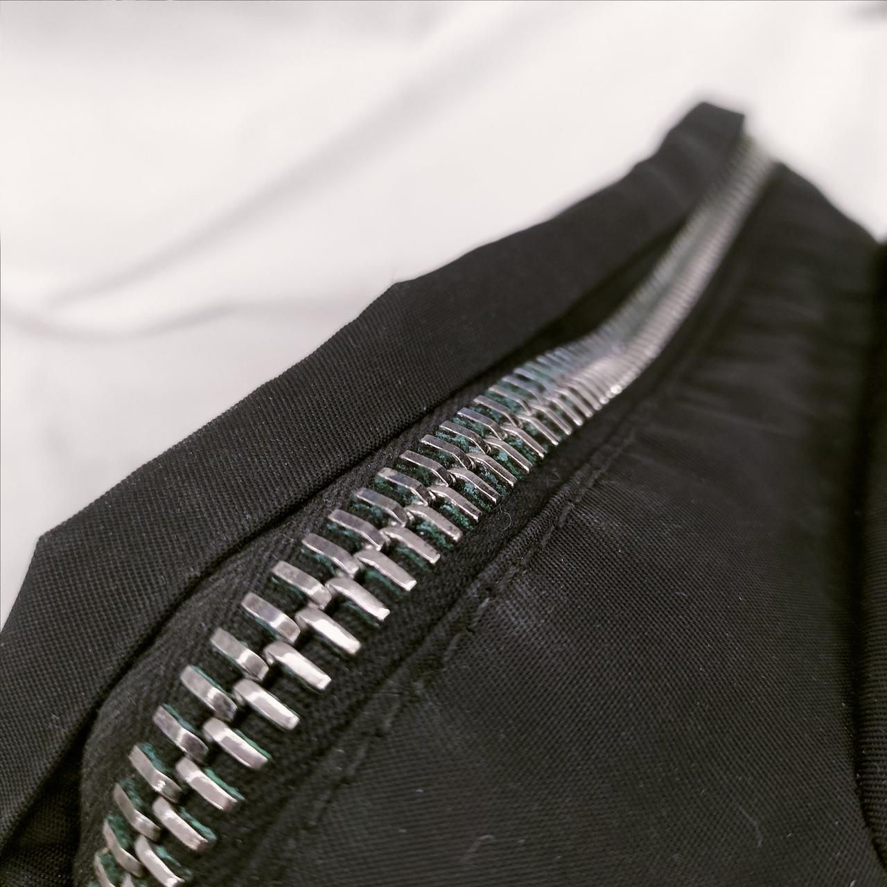ファスナー部分緑青あり