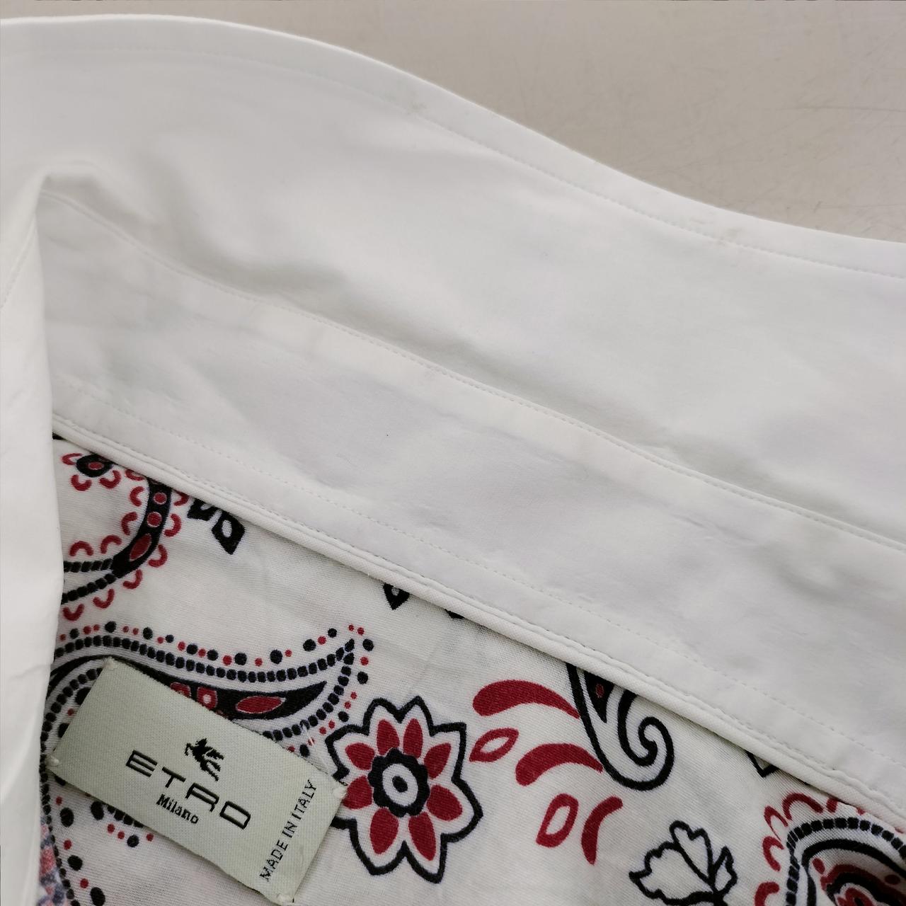 襟黄ばみ、汚れあり