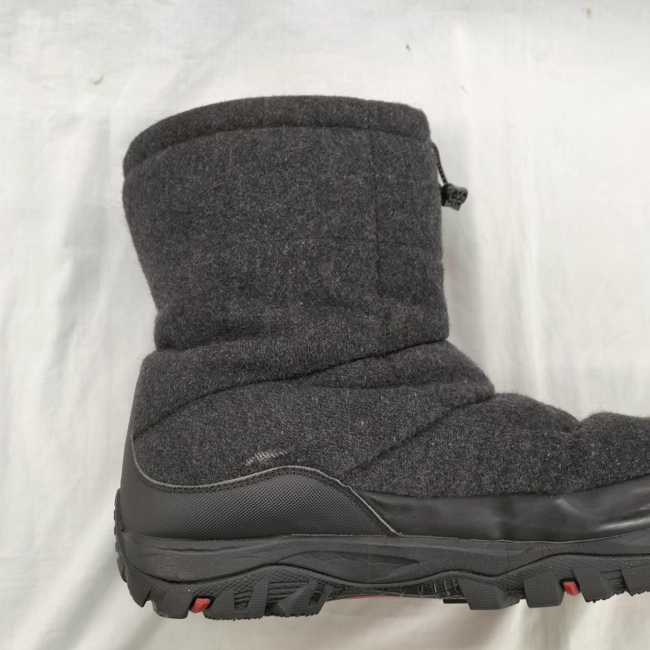 左足の内側写真、1箇所破れ有ります