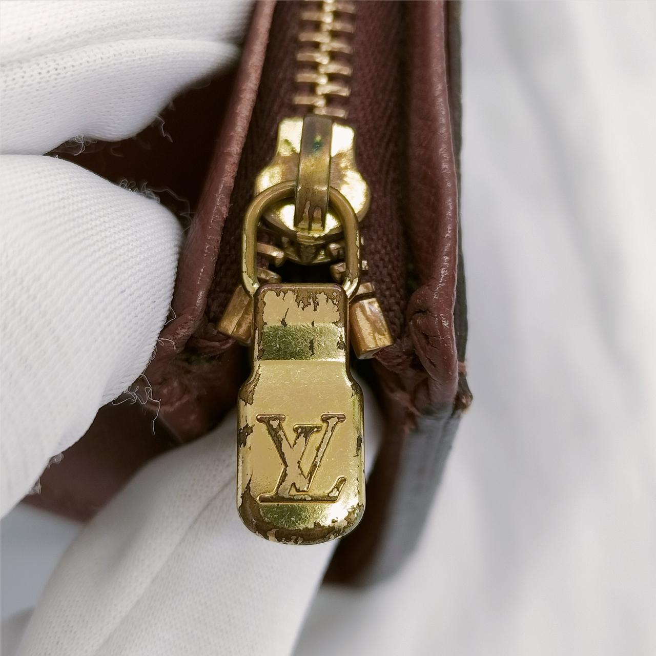 ファスナー持ち手に色剥げ有ります