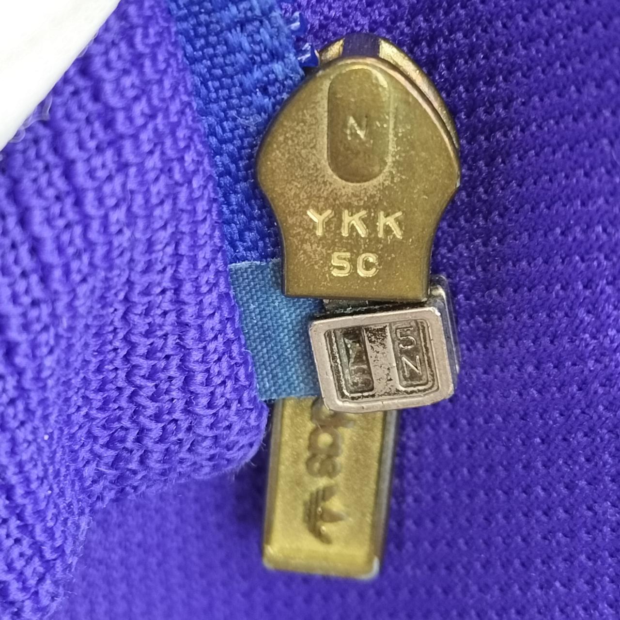 ファスナー裏面