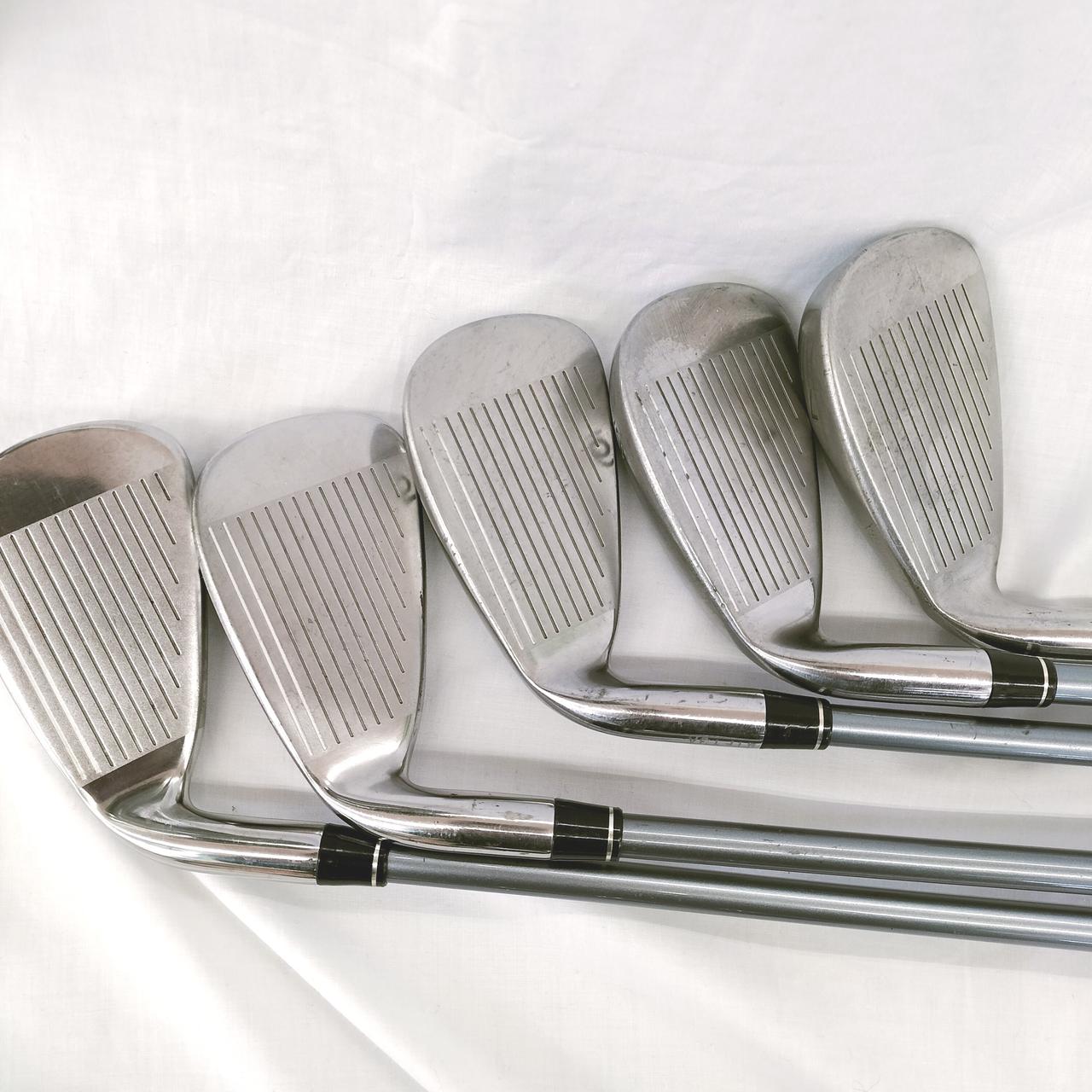 使用に伴う擦れや傷が有ります