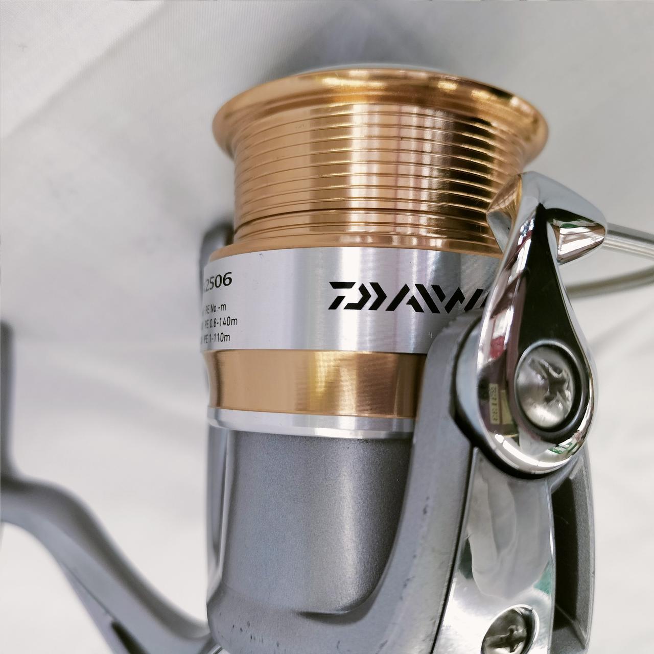 全体的に使用に伴う擦れ、キズが有ります