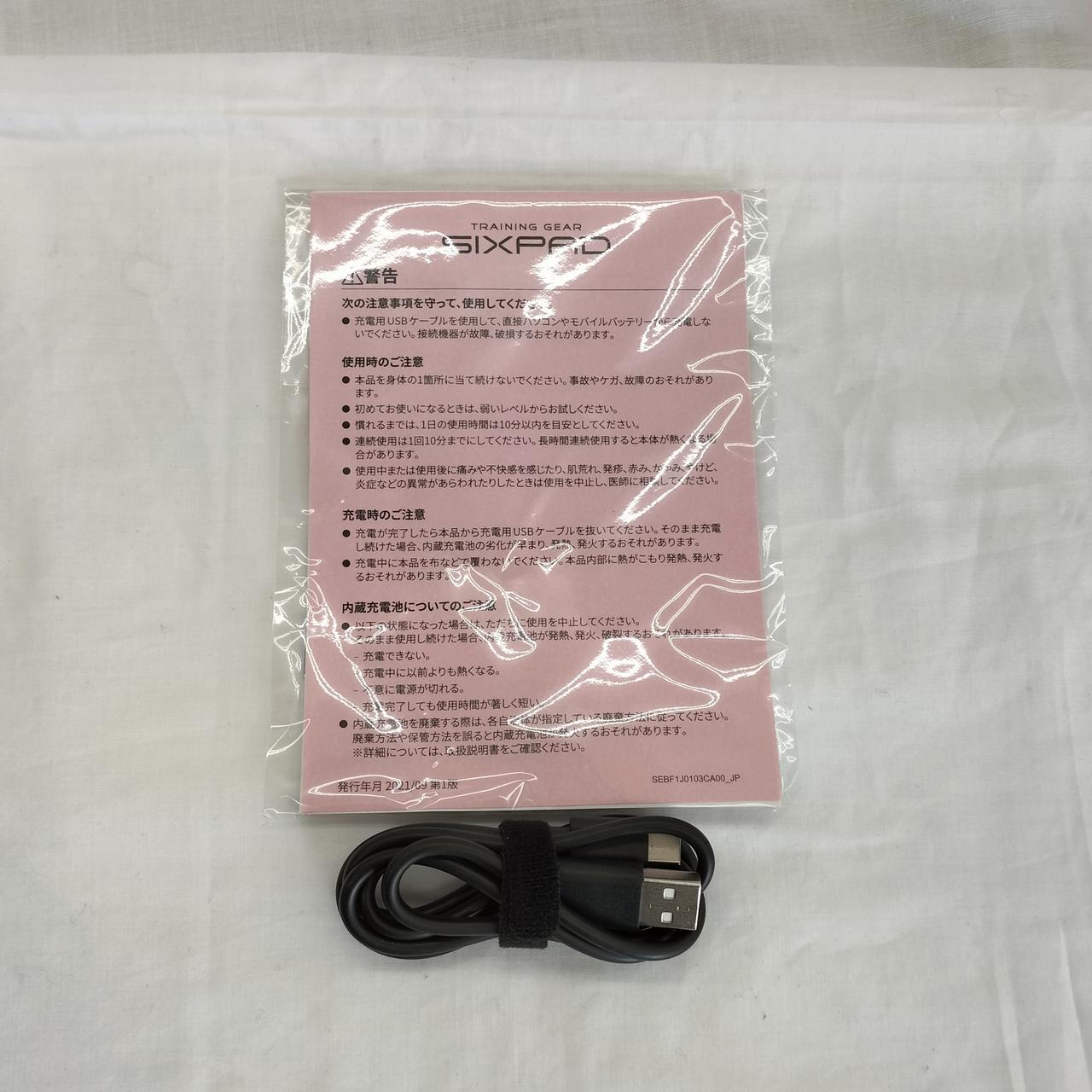 取扱説明書とUSBケーブル