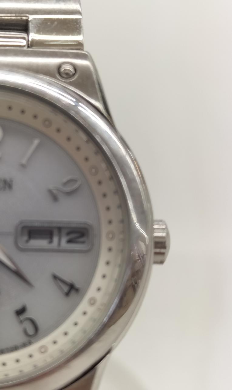 デイデイト(日付·曜日)表示を備えてます