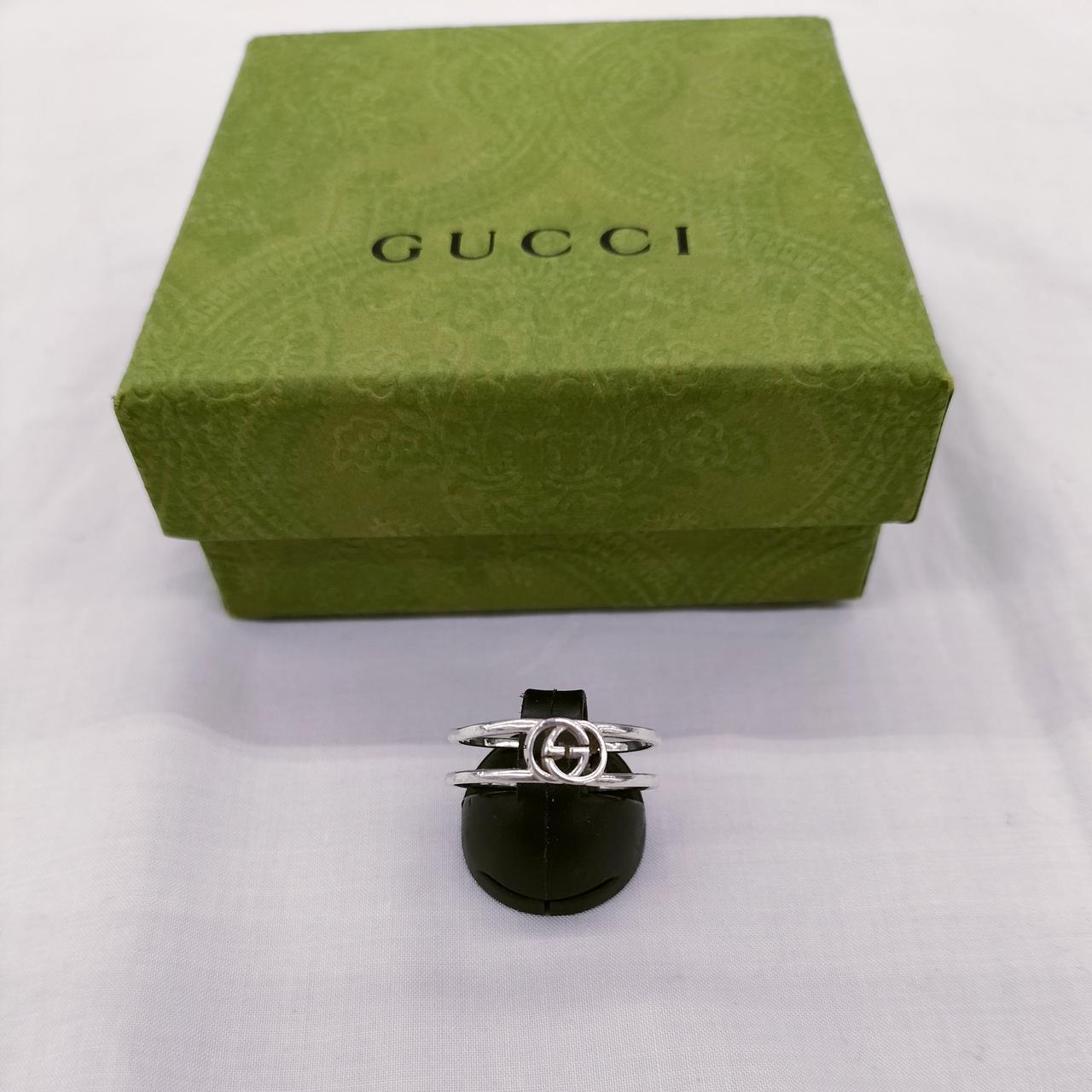 GUCCIのインターロッキングリングです