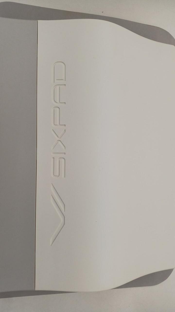 裏に変色あります