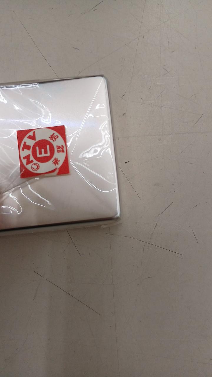 シール少し剥がれてます