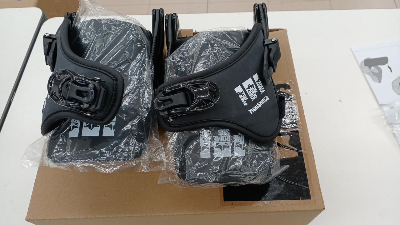 箱をプチプチで梱包して発送致します