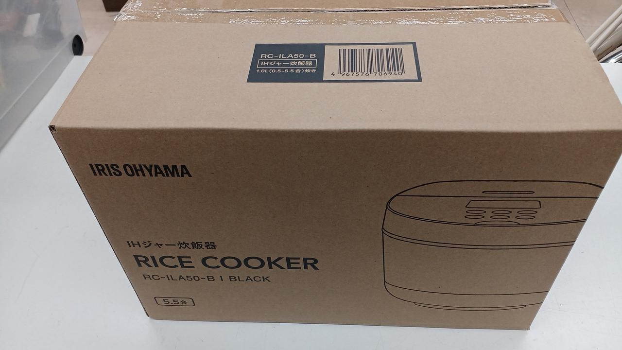 外箱に入れ、梱包材を巻いて配送します。