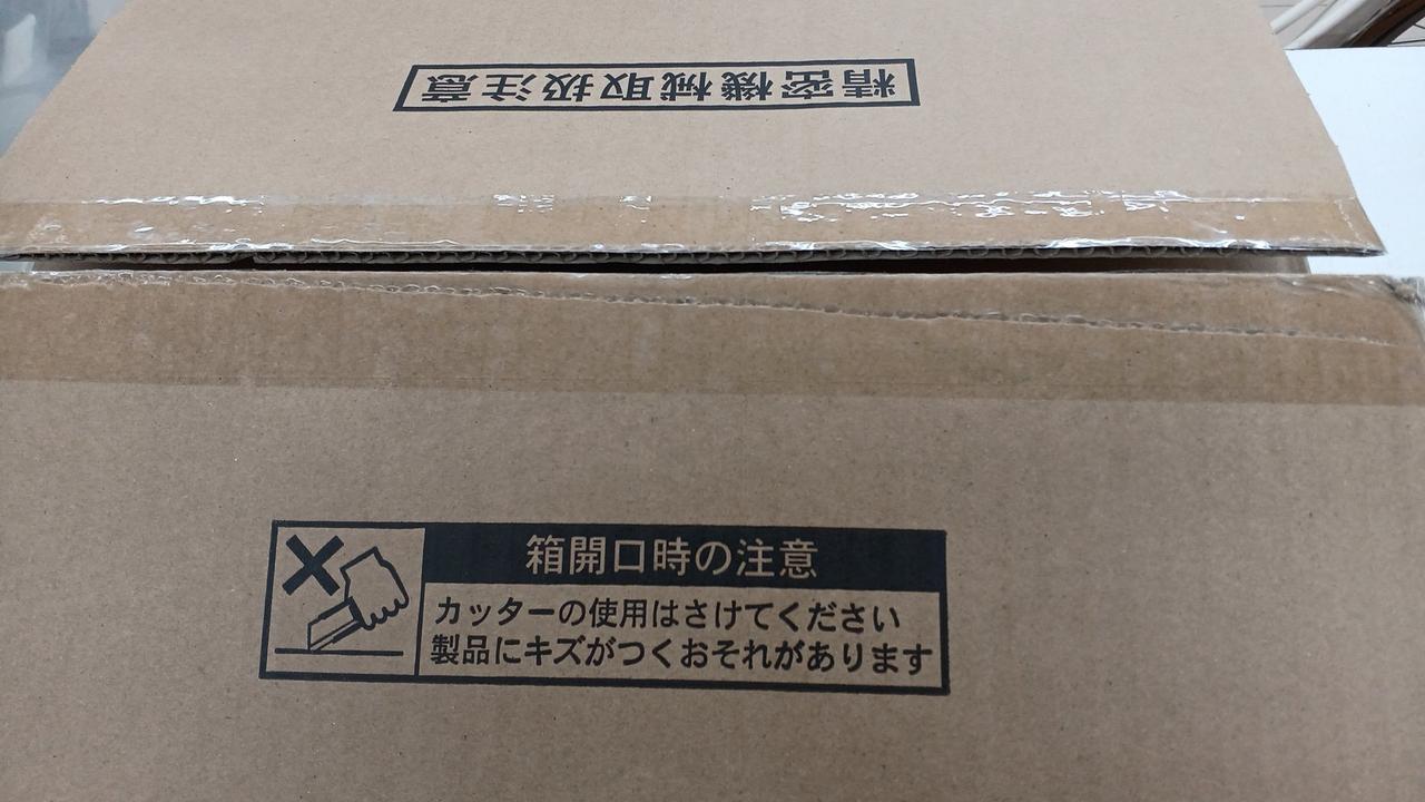 確認のために外箱のみ開封しています。