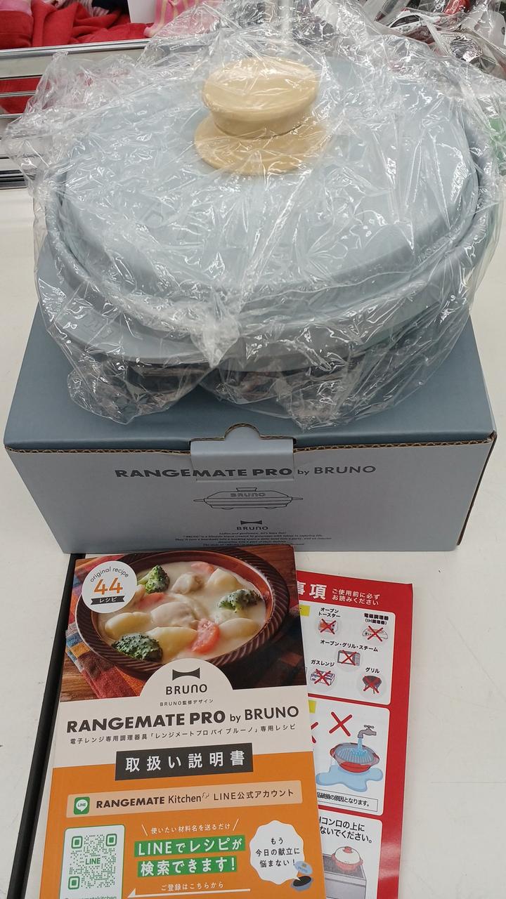 箱をプチプチで梱包して発送します