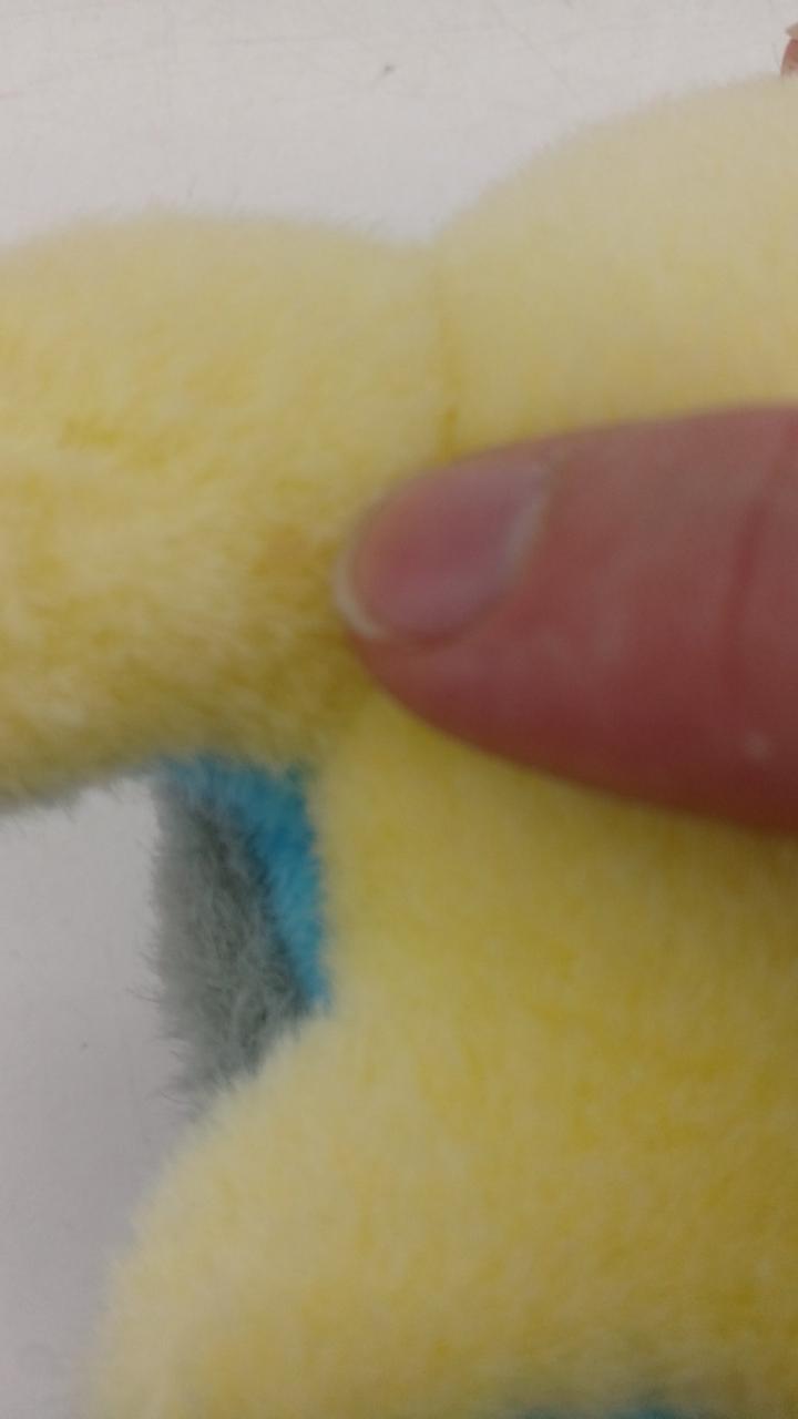 小さなシミがあります。