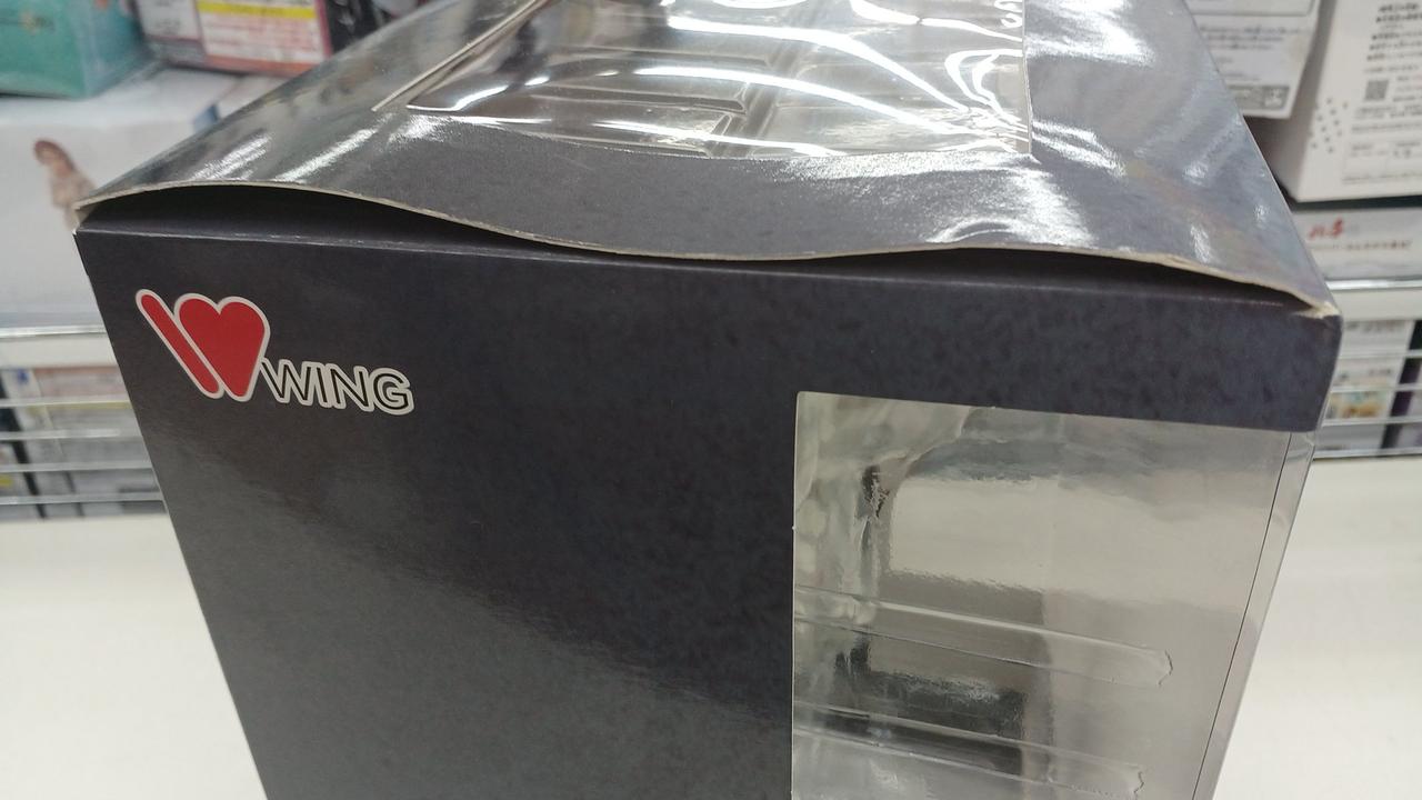 外箱に歪みなどがあります。