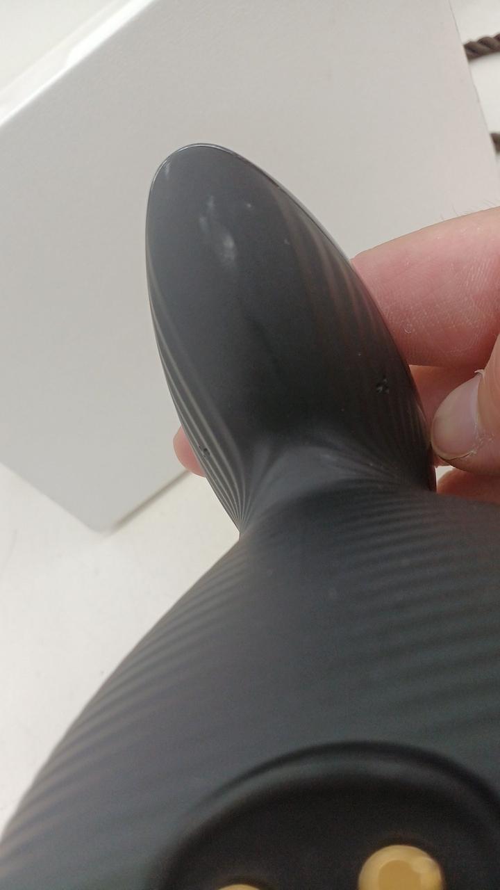 本体の所々に汚れがいくつか見られます。