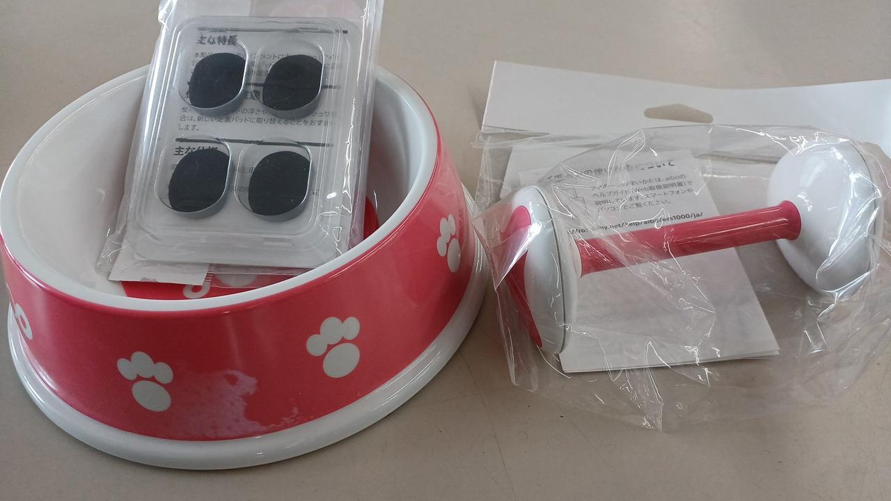 エサプレートに傷、汚れがあります。