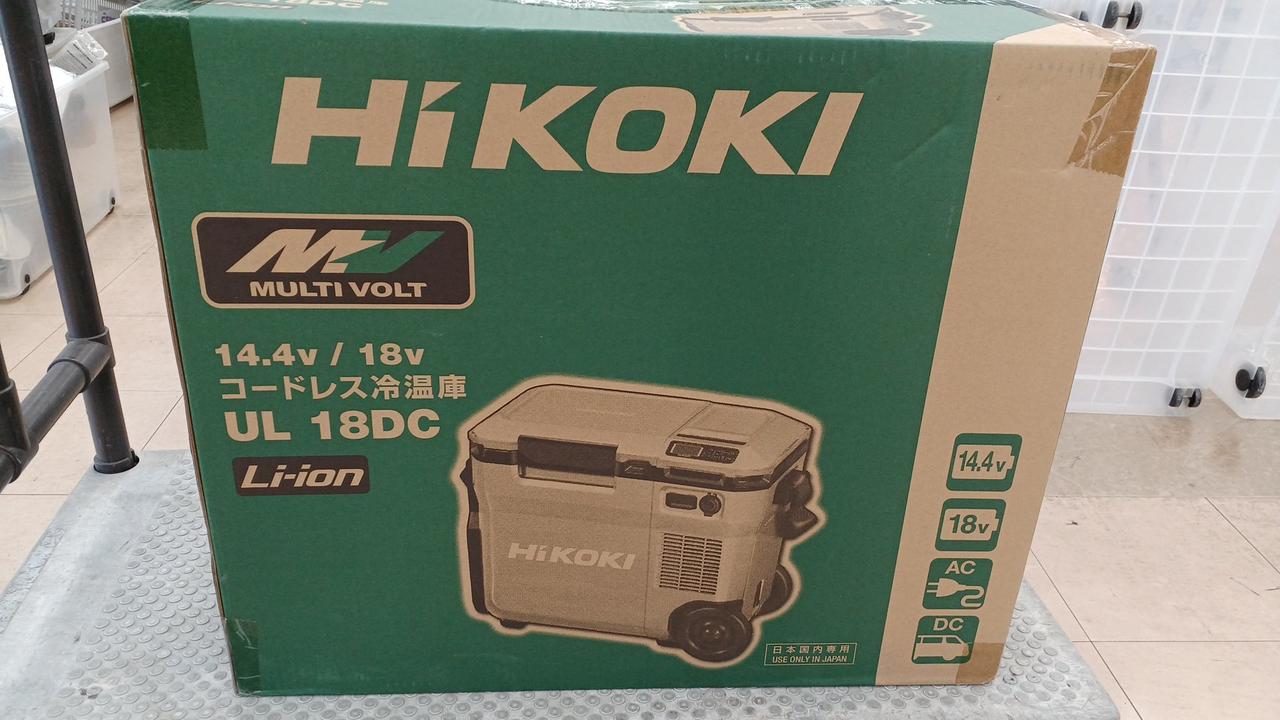 箱に梱包材を巻いて配送します
