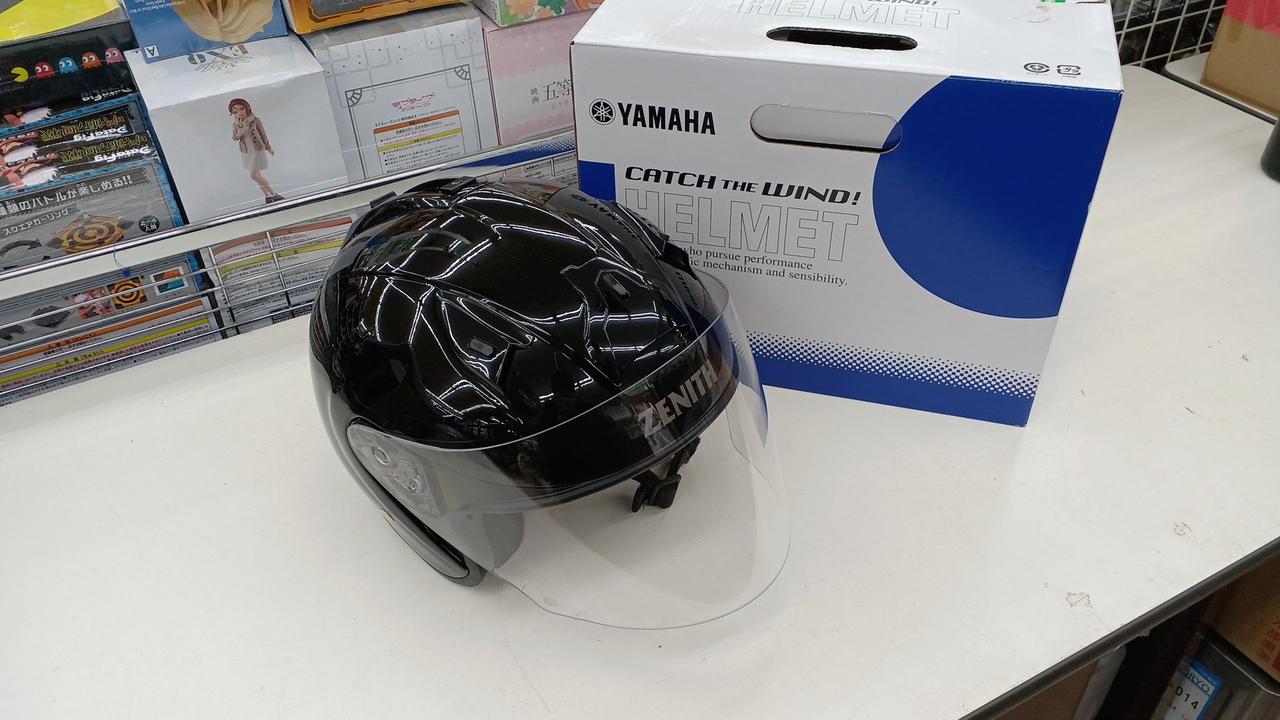 化粧箱に梱包材を巻いて配送します。