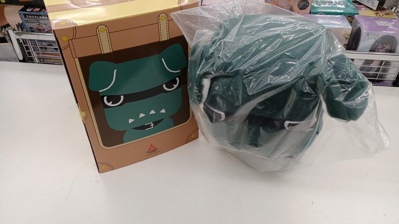 化粧箱に梱包材を巻いて配送します。