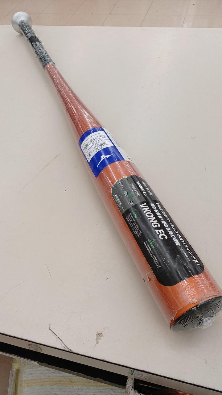 本体に梱包材を巻いて配送します。