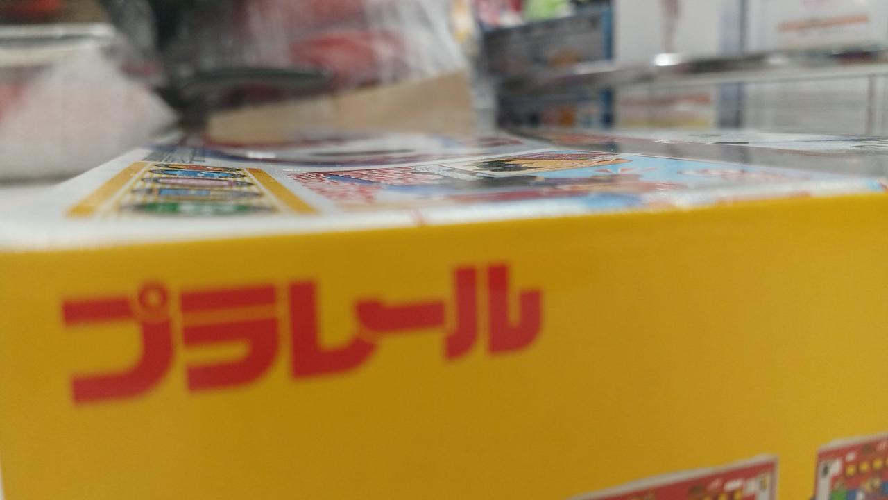 箱が少し歪んでいます。