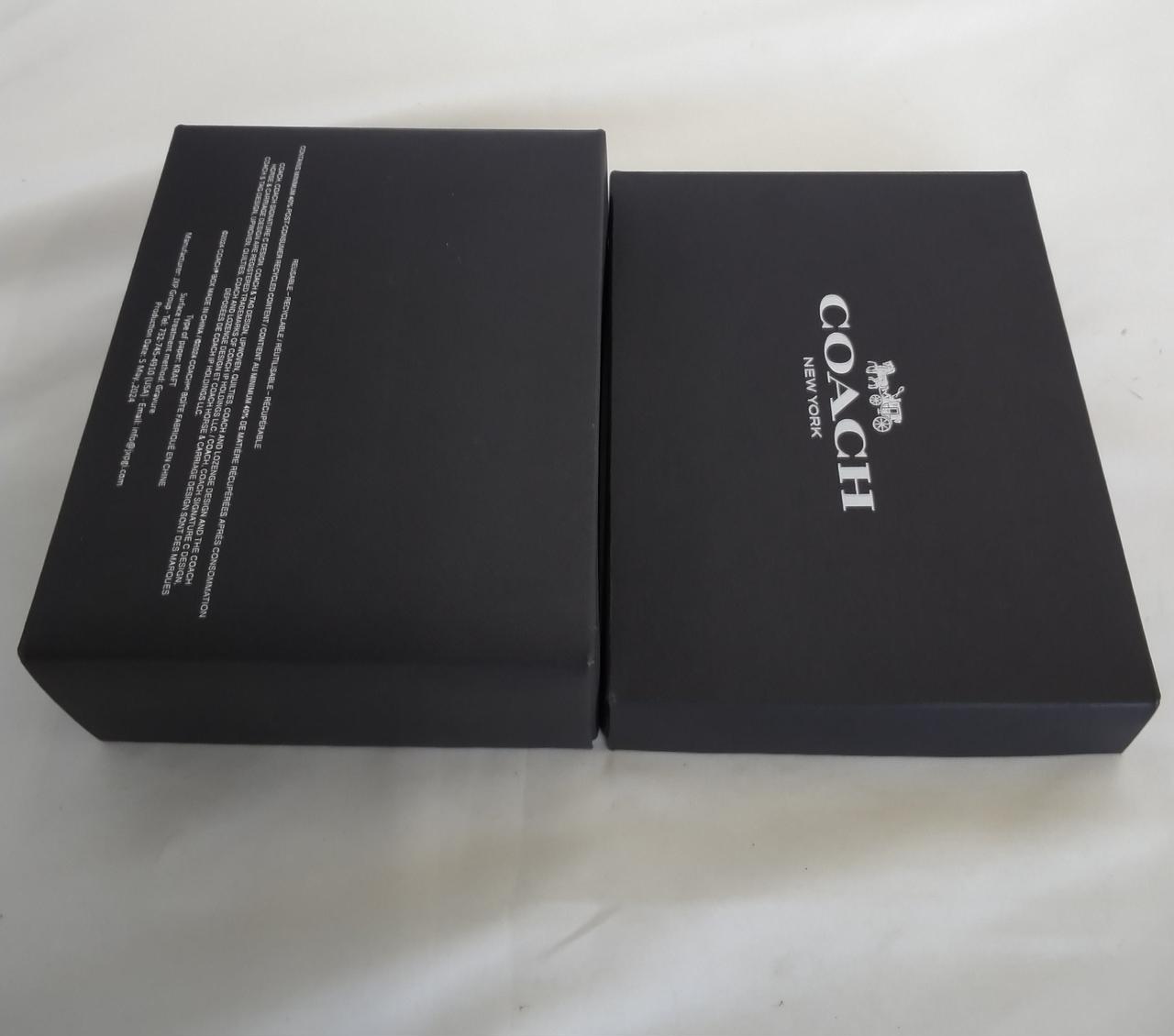 箱にスレ、キズ、汚れ有り